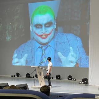 Повсеместный юродивый